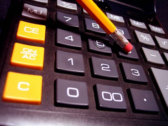 calculadora-300x224 7 puntos clave a tener en cuenta antes de empezar la reforma del baño.